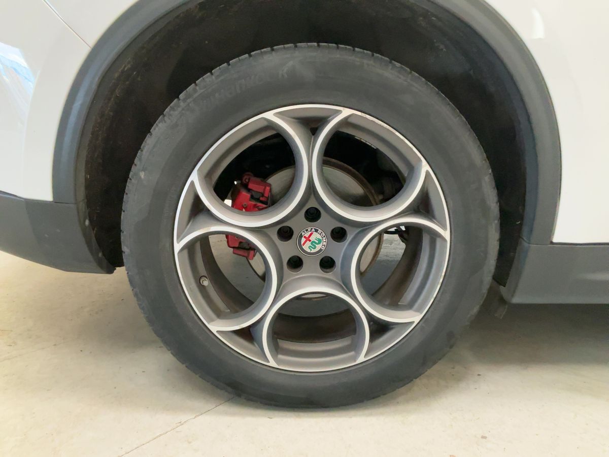 Alfa Romeo 2017 — photo 10