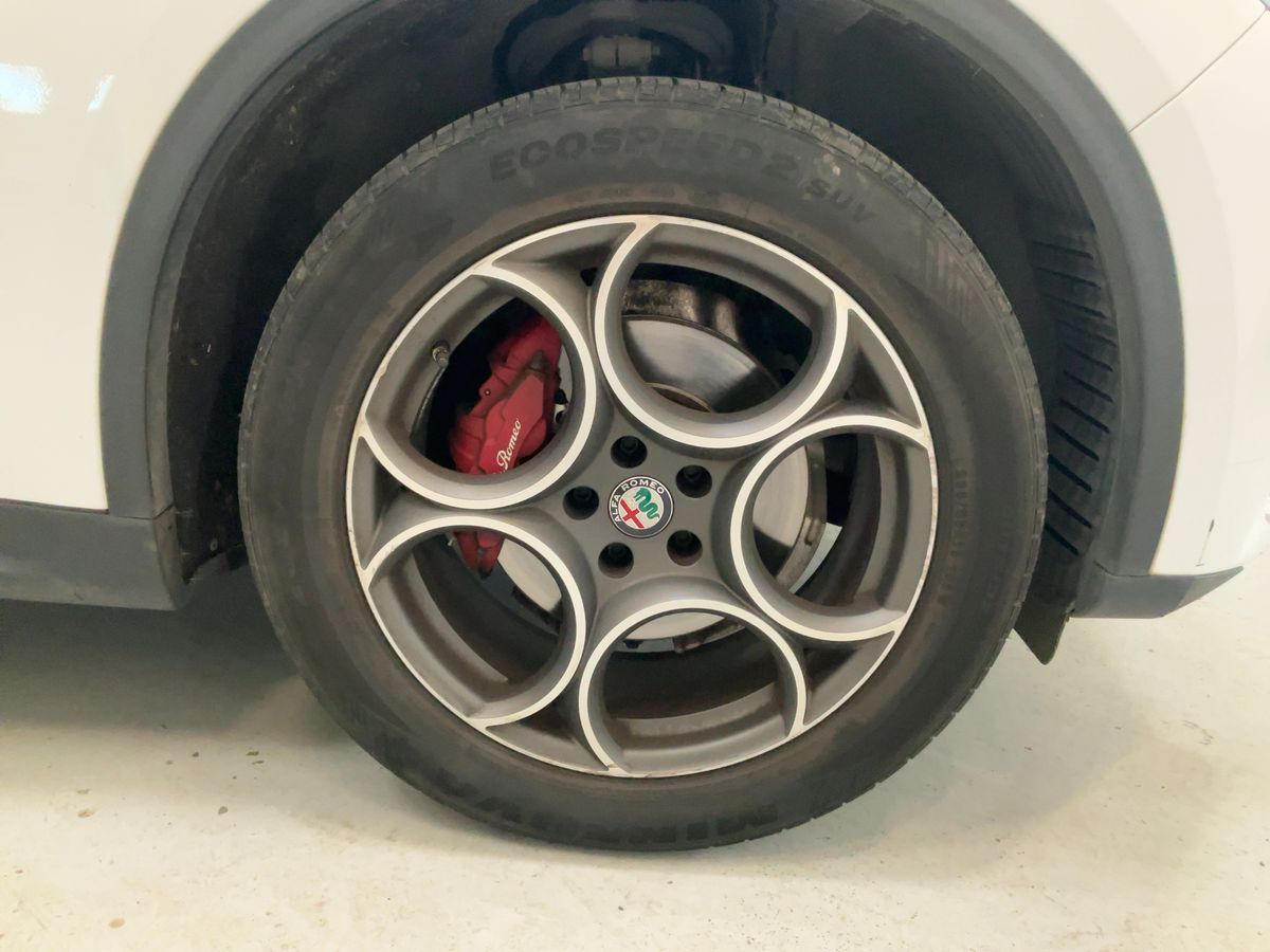 Alfa Romeo 2017 — photo 12