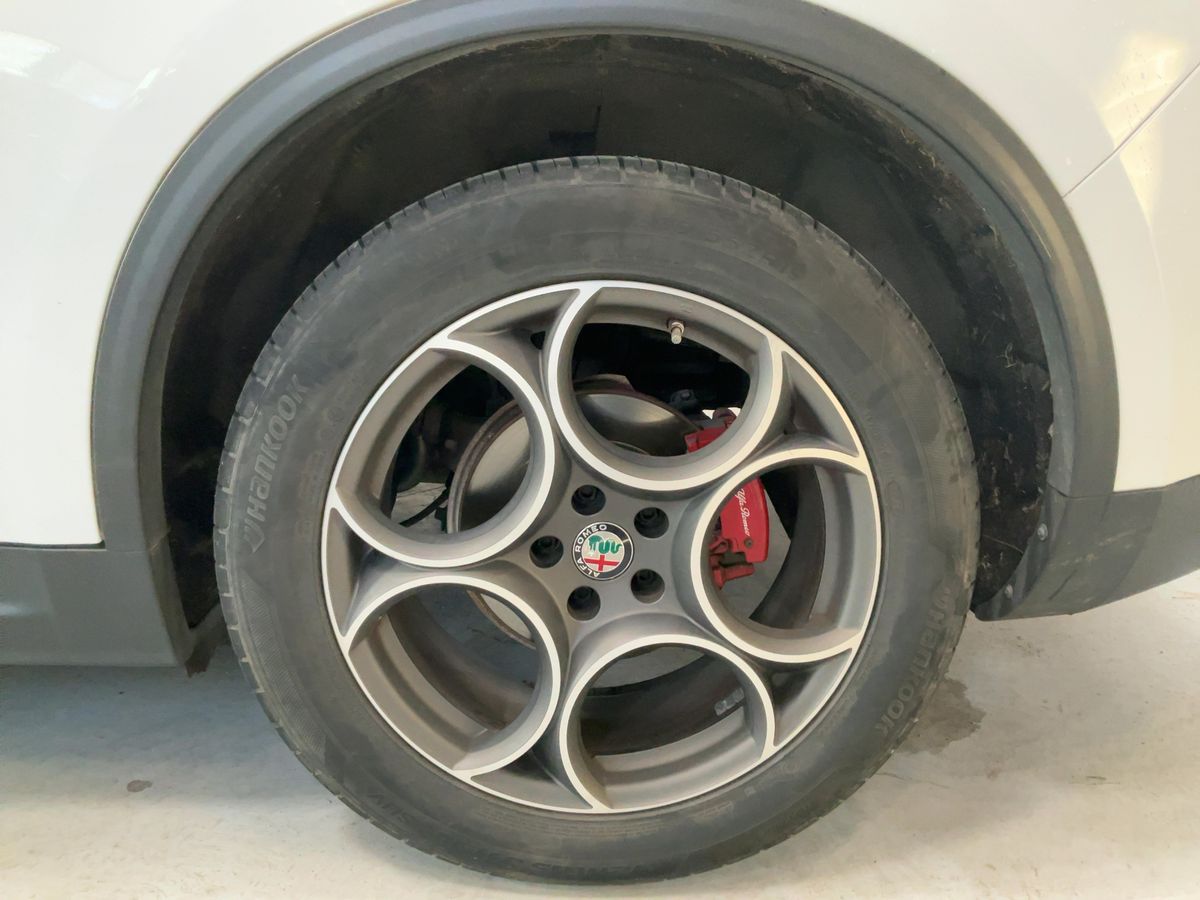 Alfa Romeo 2017 — photo 6