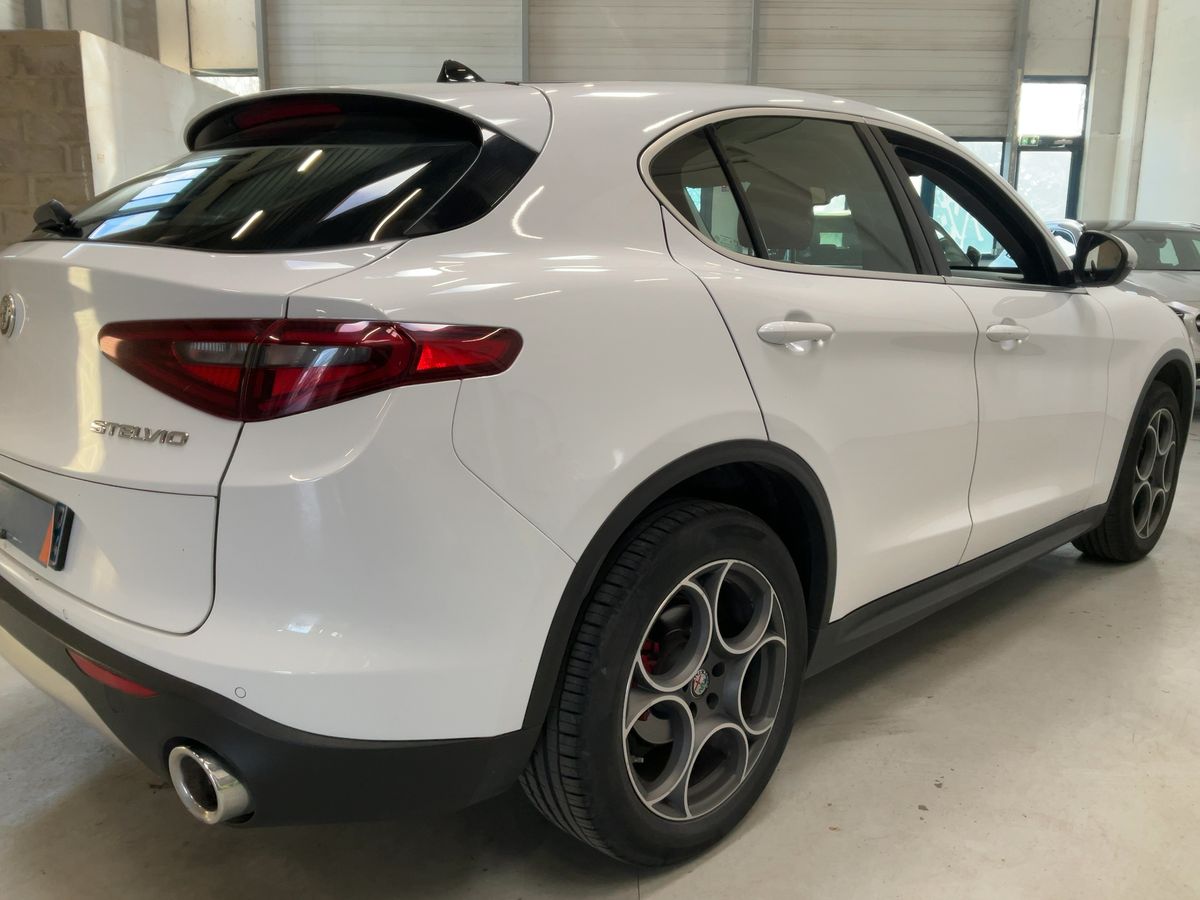 Alfa Romeo 2017 — photo 9