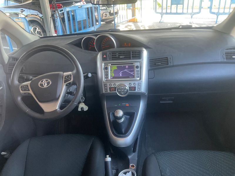 Toyota Verso 2.0 D-4D Active 2012 – снимка 17