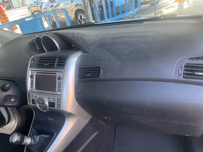 Toyota Verso 2.0 D-4D Active 2012 – снимка 29