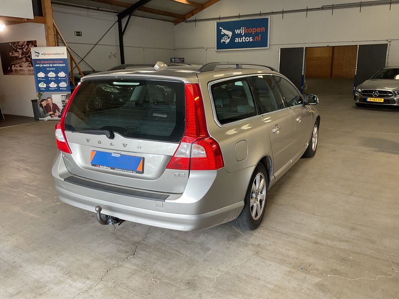 Volvo V70 1.6 D2 Kinetic — zdjęcie 2