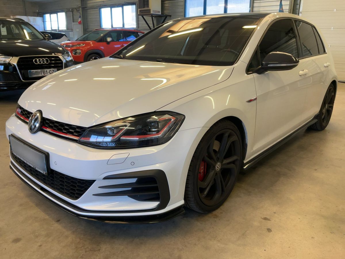 Volkswagen Golf 2019 — photo 1