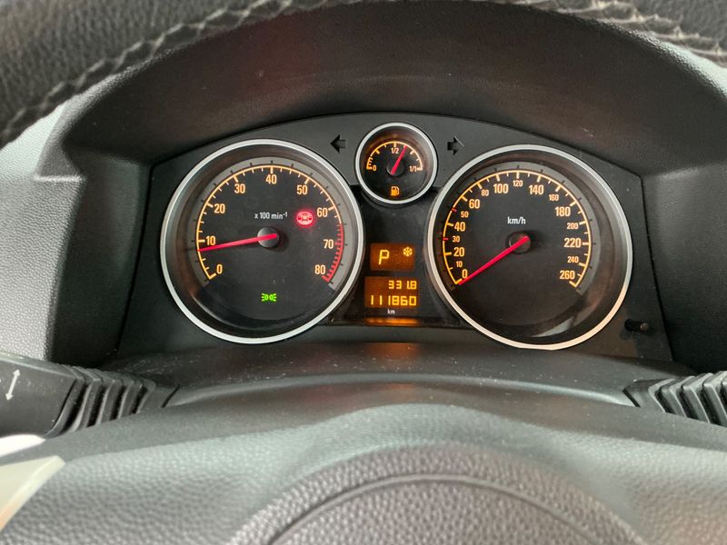 Opel Astra 1.8 Innovation — zdjęcie 4
