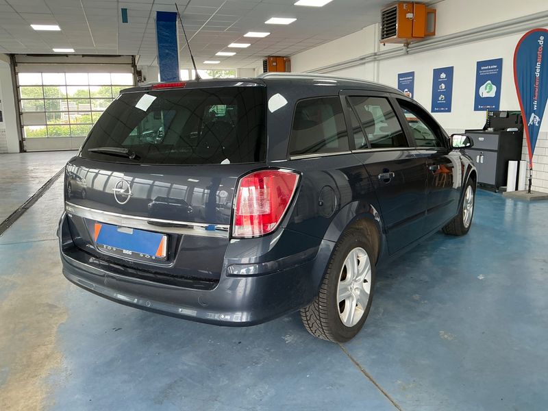 Opel Astra 1.8 Innovation — zdjęcie 2