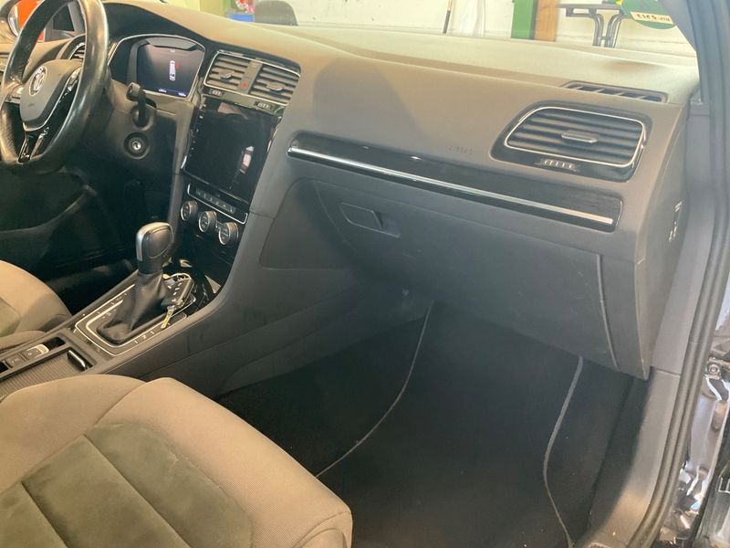Volkswagen Golf VII 2.0 TDI Highline BlueMotion Tech 2020 – снимка 25