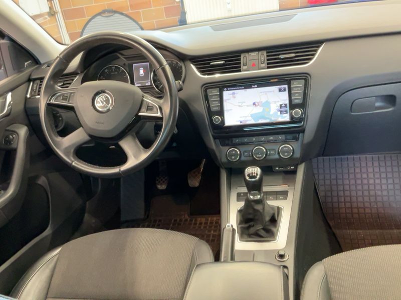 Skoda Octavia 1.4 TSI Elegance — zdjęcie 12