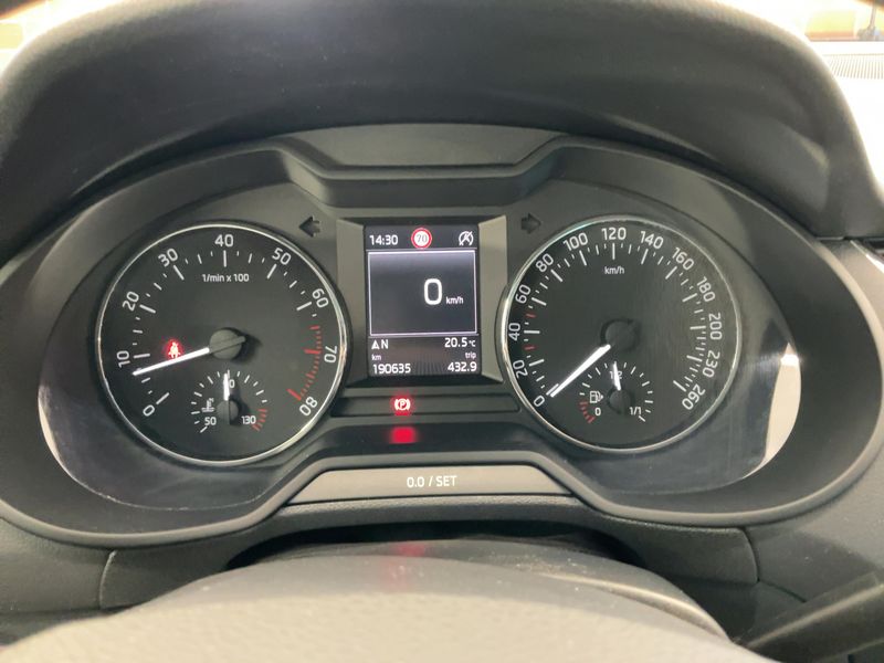 Skoda Octavia 1.4 TSI Elegance — zdjęcie 13