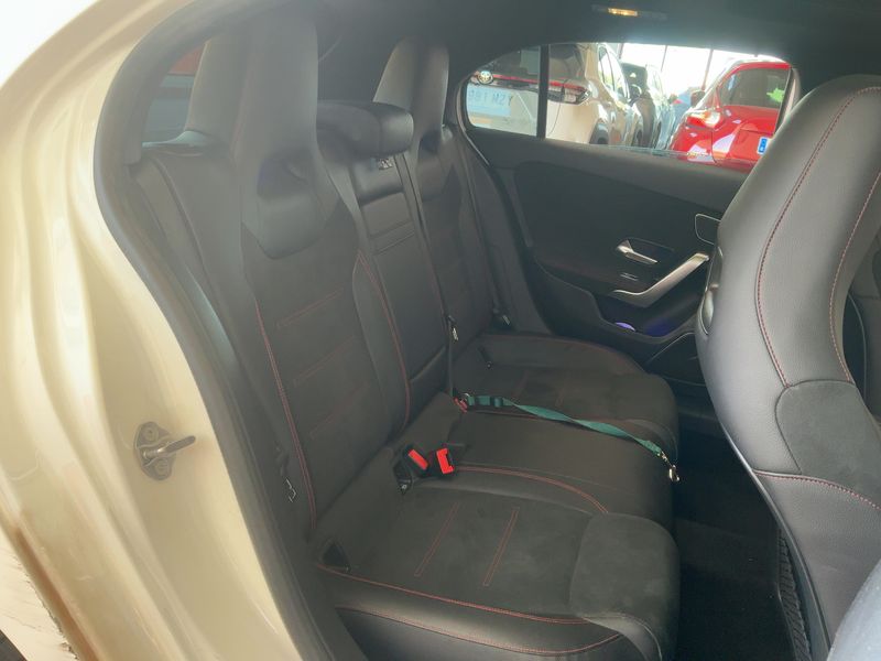 Mercedes-Benz A-Klasse A 220 AMG Line — zdjęcie 14
