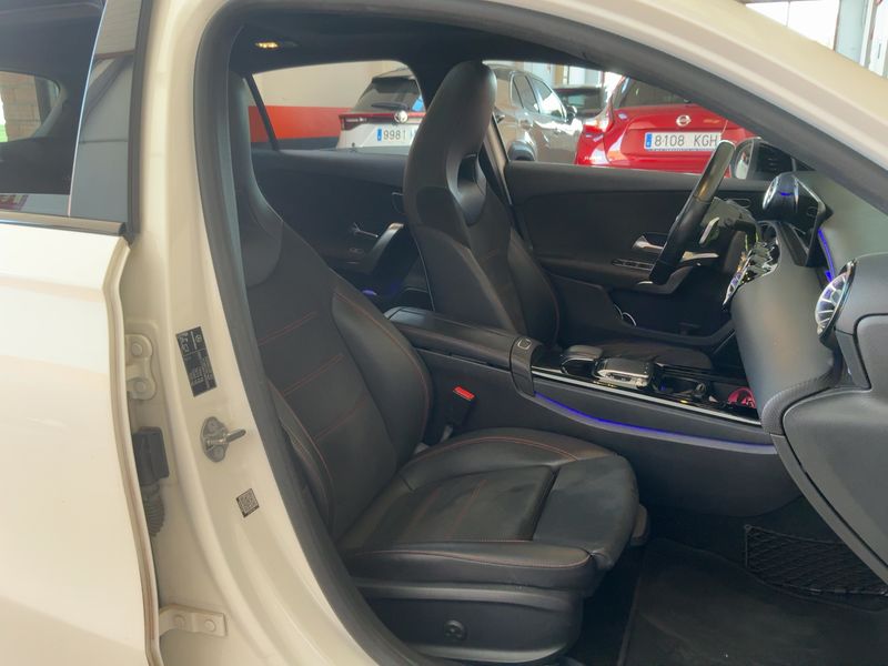 Mercedes-Benz A-Klasse A 220 AMG Line — zdjęcie 11