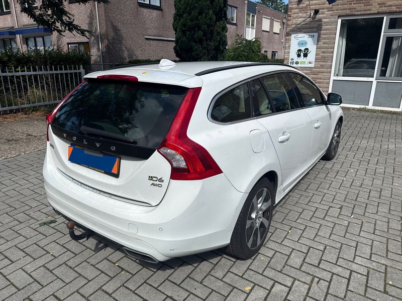 Volvo V60 2.4 D6 Plug-in Hybrid Summum AWD 2013 – снимка 2