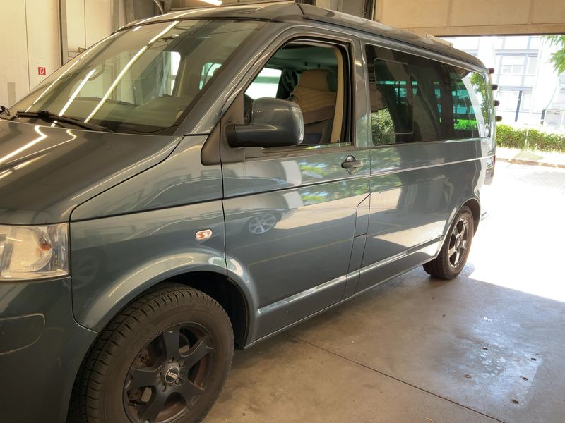 Volkswagen T5 California 2.5 TDI Beach Aufstelldach — zdjęcie 2