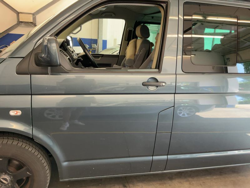 Volkswagen T5 California 2.5 TDI Beach Aufstelldach — zdjęcie 4