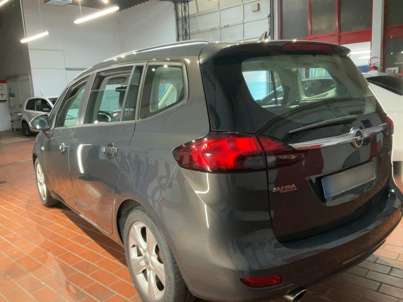 Opel Zafira Tourer 2.0 CDTI Business Edition — zdjęcie 3