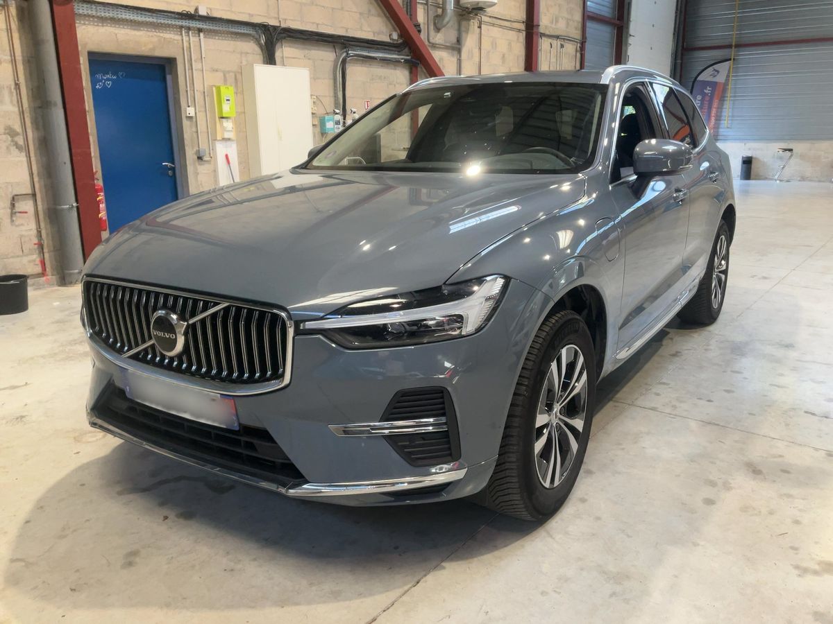Volvo XC60 2023 — photo 1