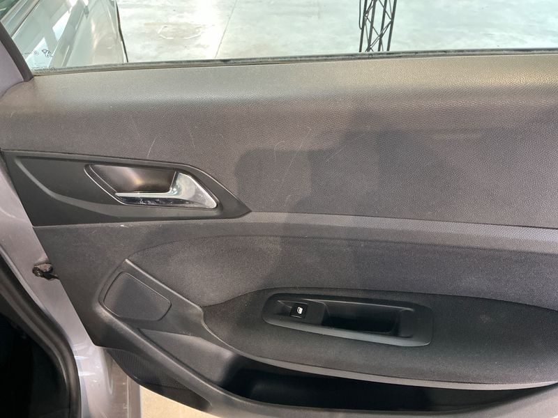 Peugeot 308 1.6 e-HDi Active 2014 – снимка 24
