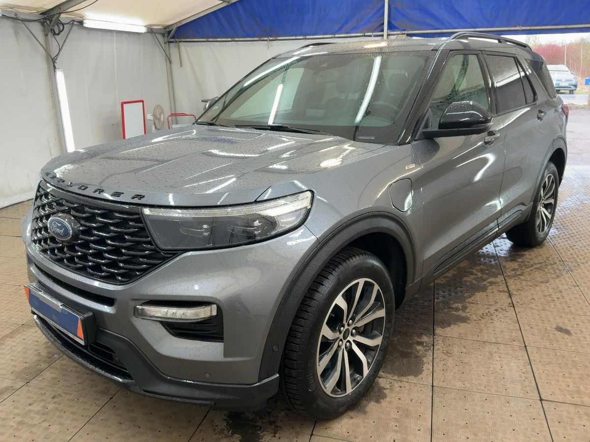 Ford Explorer 2022 — photo 1