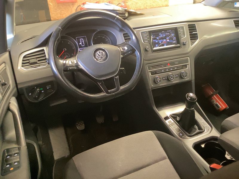 Volkswagen Golf VII Sportsvan 1.6 TDI Trendline BlueMotion Tech 2015 – снимка 17