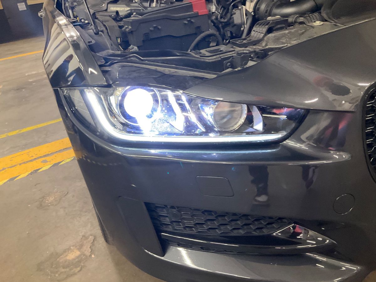 Jaguar XE 2018 — photo 27