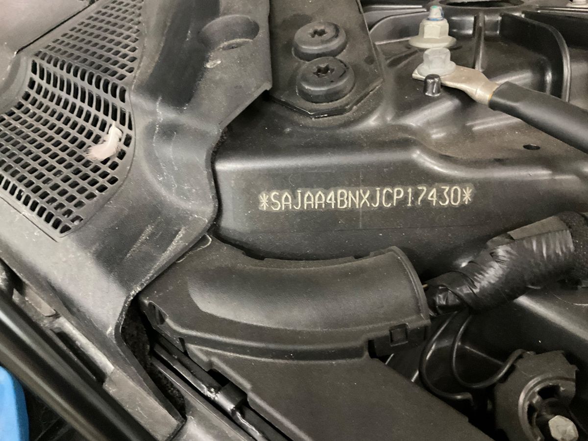 Jaguar XE 2018 — photo 32