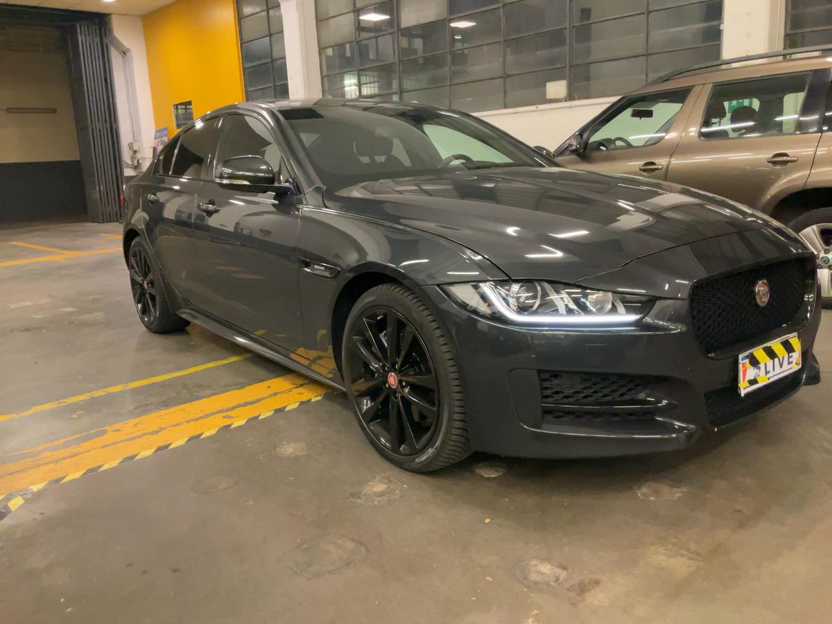 Jaguar XE 2018 — photo 13