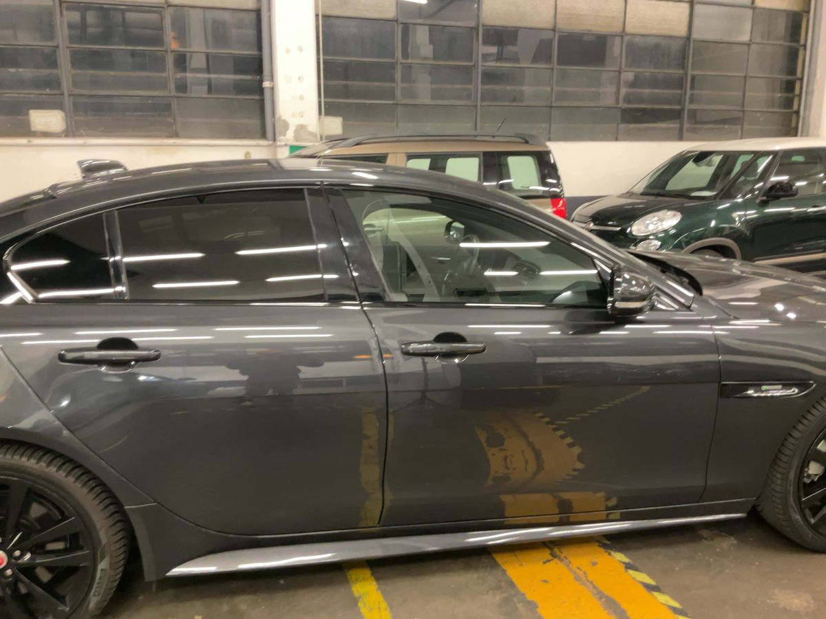 Jaguar XE 2018 — photo 11