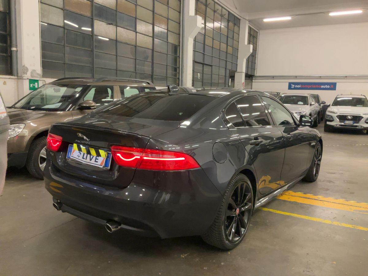 Jaguar XE 2018 — photo 9