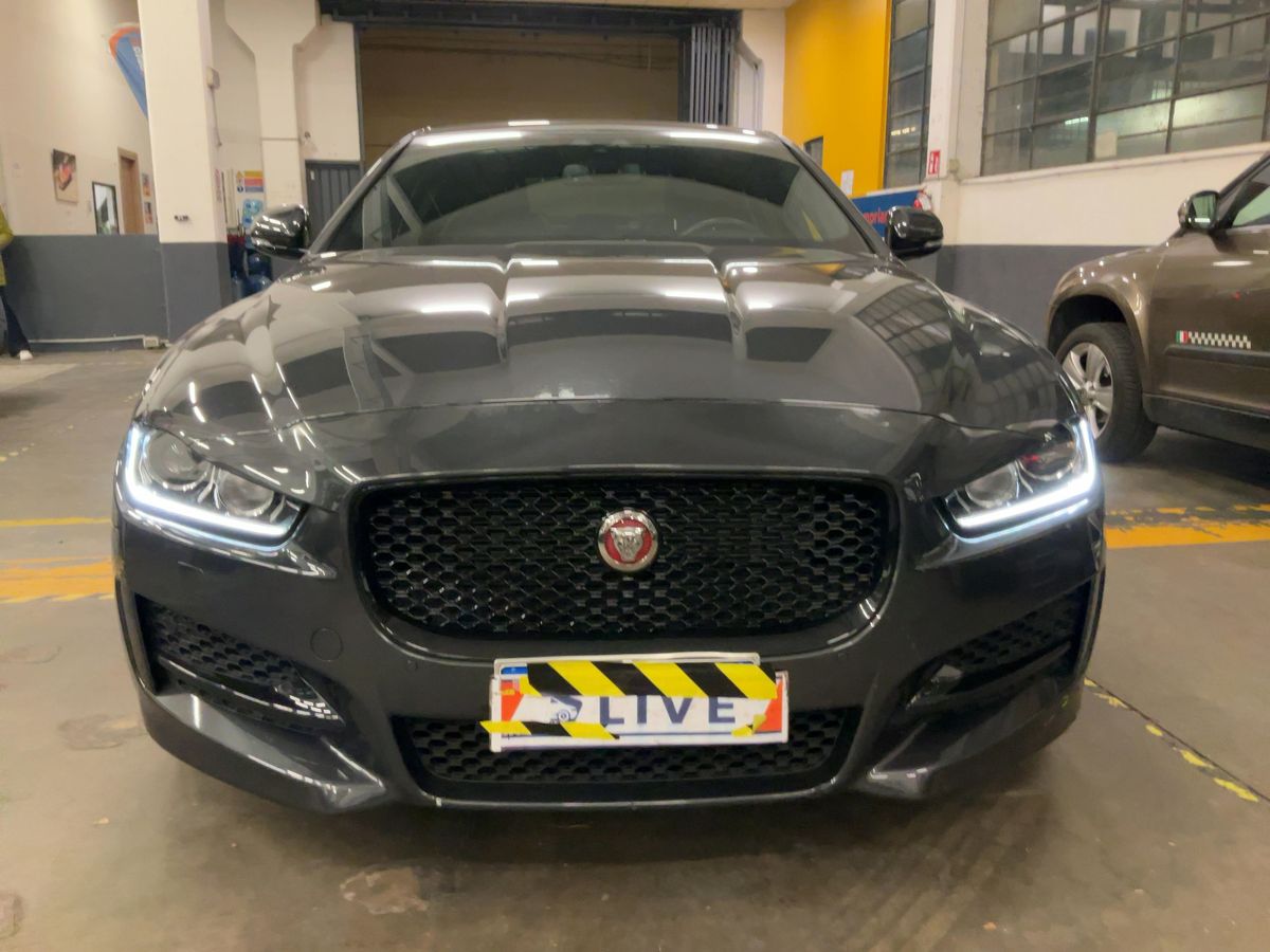 Jaguar XE 2018 — photo 15