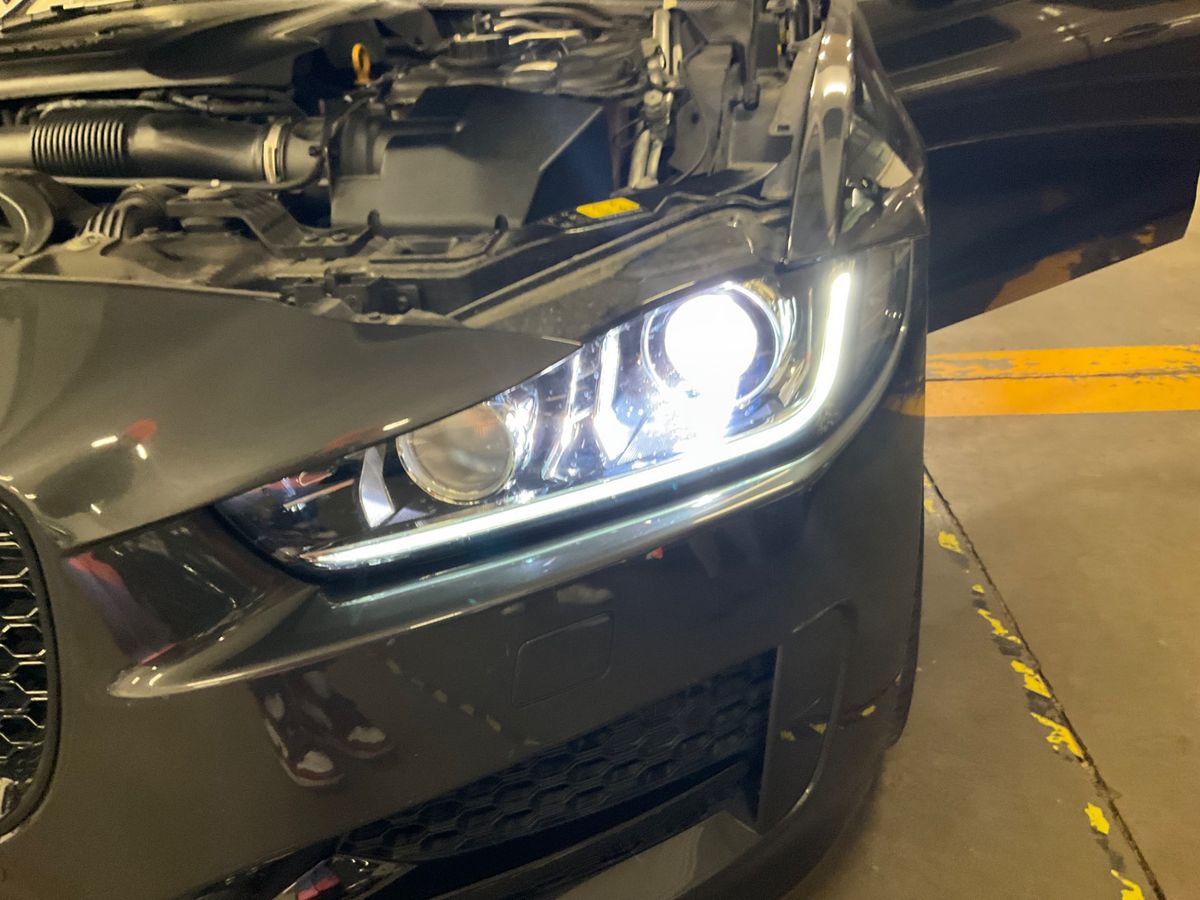 Jaguar XE 2018 — photo 23