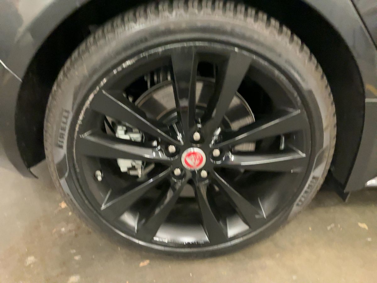 Jaguar XE 2018 — photo 10