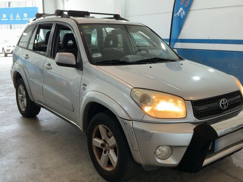 Toyota RAV 4 2.0 4x4 — zdjęcie 8