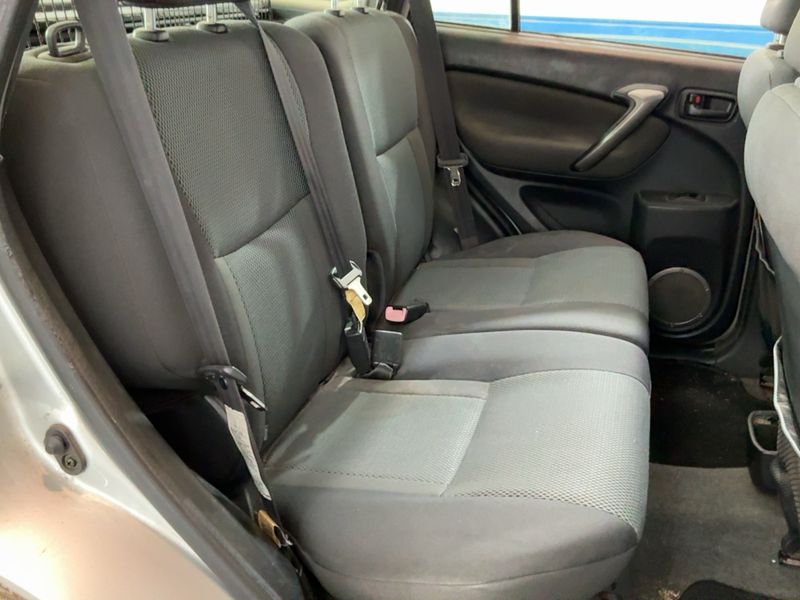 Toyota RAV 4 2.0 4x4 — zdjęcie 14