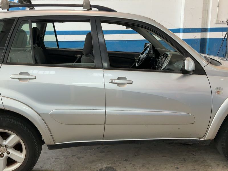 Toyota RAV 4 2.0 4x4 — zdjęcie 7