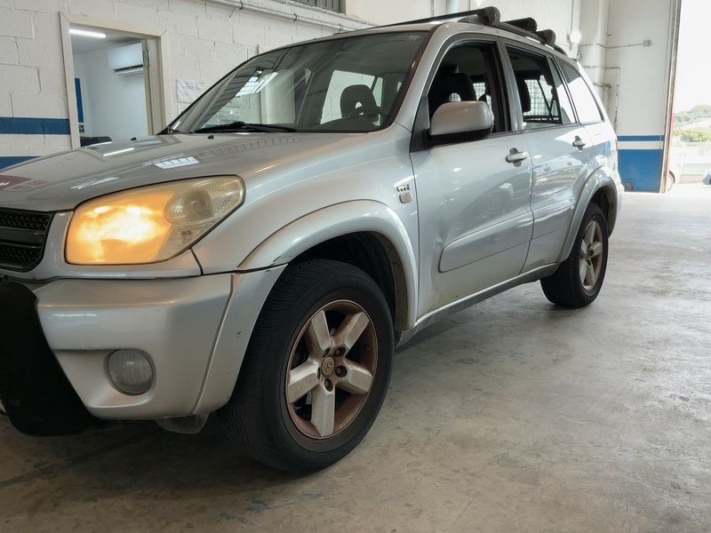 Toyota RAV 4 2.0 4x4 — zdjęcie 2