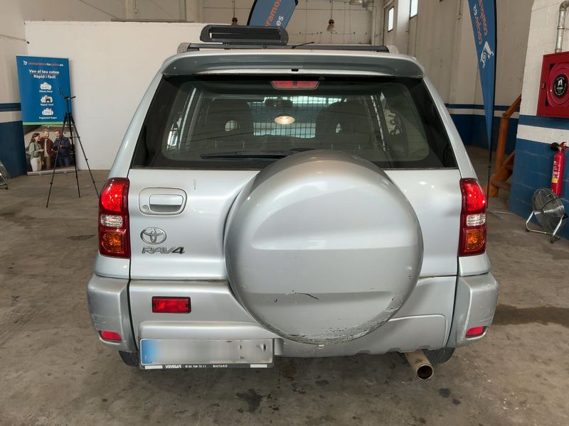 Toyota RAV 4 2.0 4x4 — zdjęcie 5