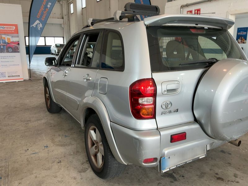 Toyota RAV 4 2.0 4x4 — zdjęcie 3