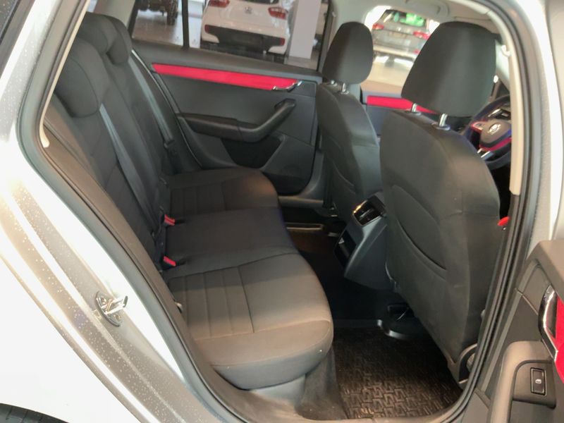 Skoda Octavia 1.6 TDI Elegance 2014 – снимка 20