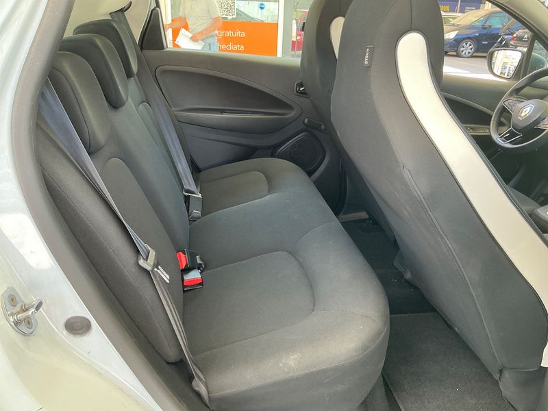 Renault Zoe electric drive 80 kW Intens — zdjęcie 14