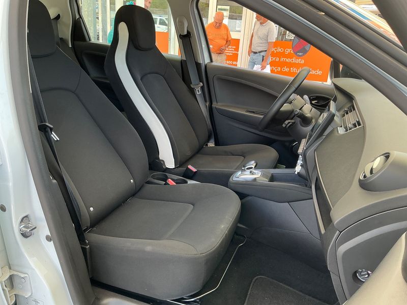 Renault Zoe electric drive 80 kW Intens — zdjęcie 11