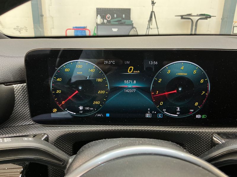 Mercedes-Benz CLA-Klasse CLA 180 Progressive — zdjęcie 13