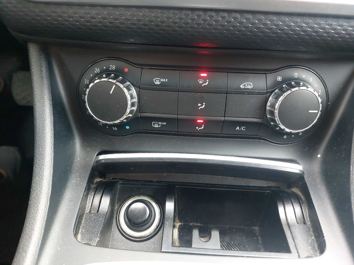 Mercedes-Benz A-Klasse 2015 — photo 28