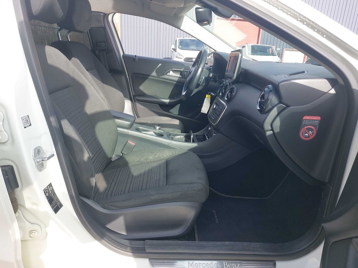Mercedes-Benz A-Klasse 2015 — photo 11