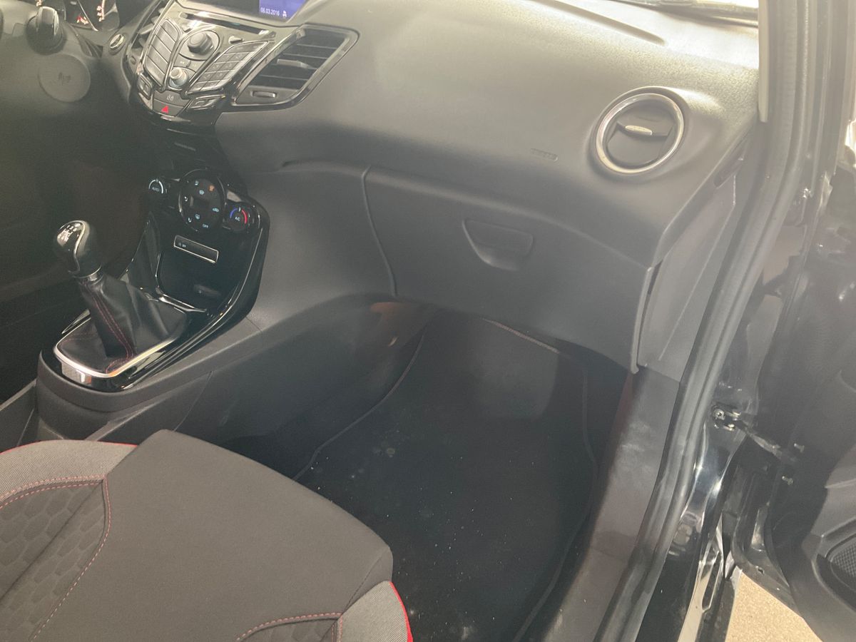 Ford Fiesta 2014 — photo 31
