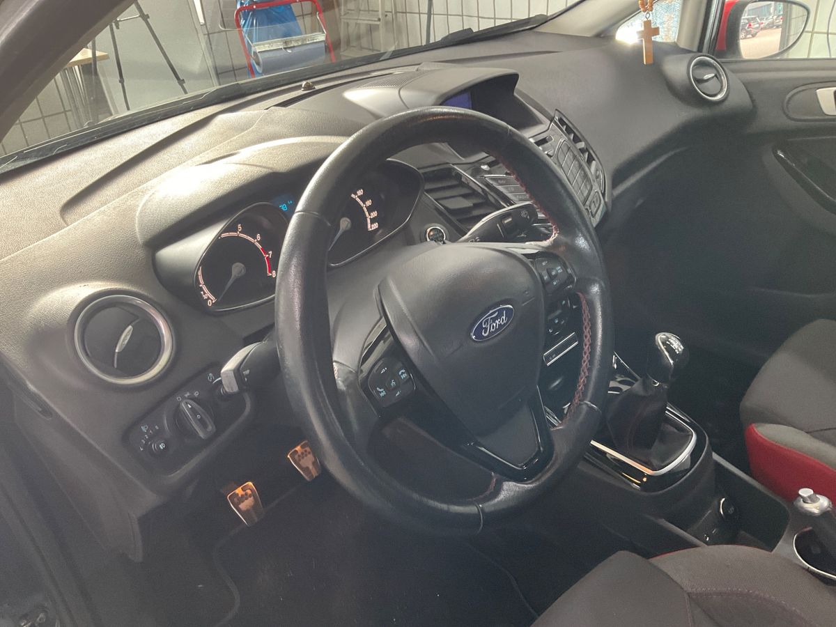 Ford Fiesta 2014 — photo 36