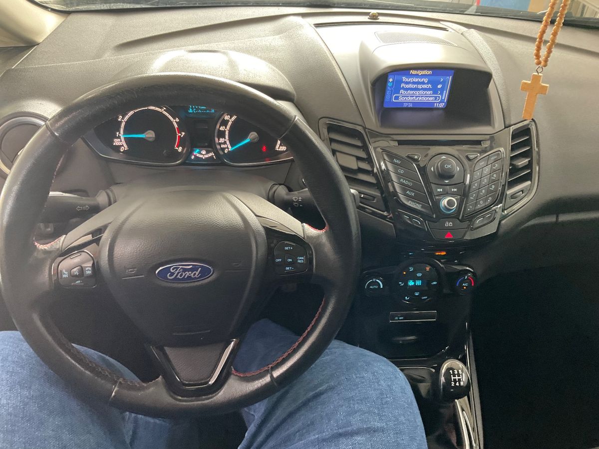 Ford Fiesta 2014 — photo 19