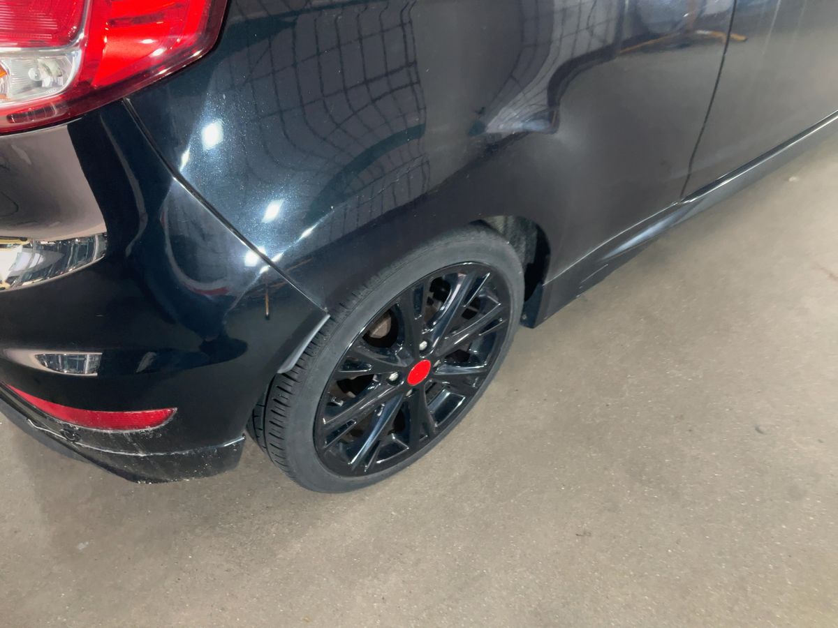 Ford Fiesta 2014 — photo 10