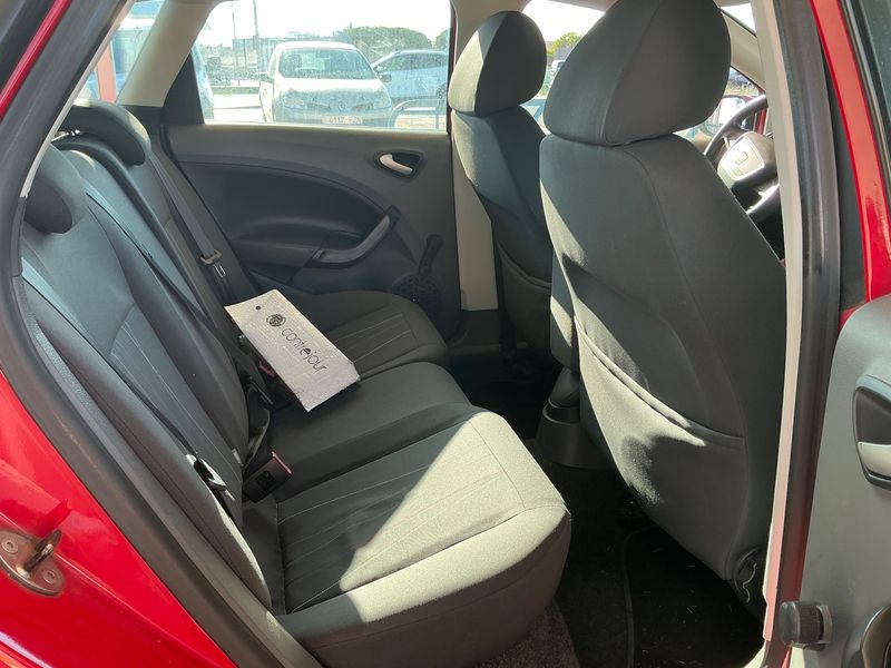 Seat Ibiza 1.6 TDI Reference — zdjęcie 14
