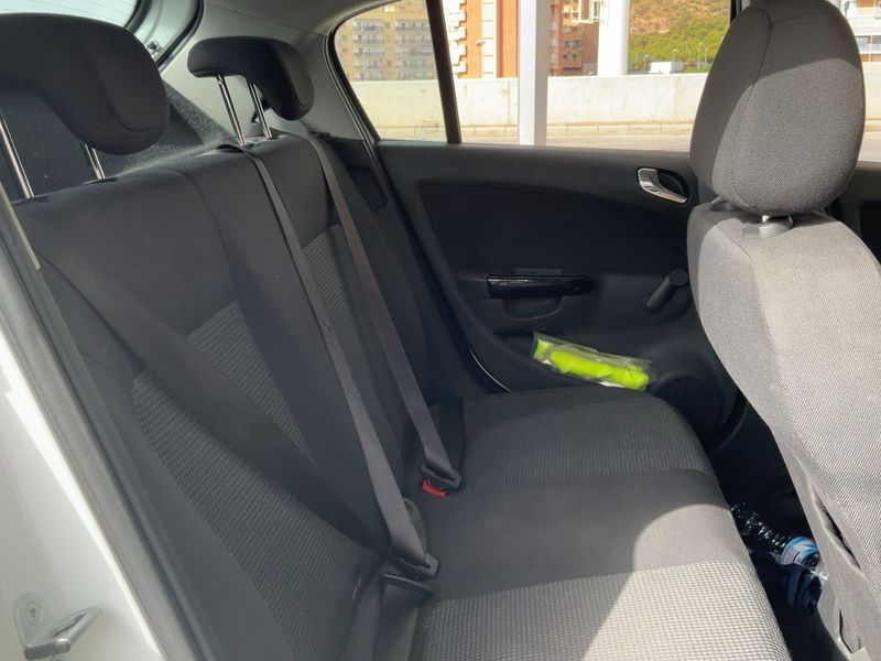 Opel Corsa 1.2 Essentia — zdjęcie 14