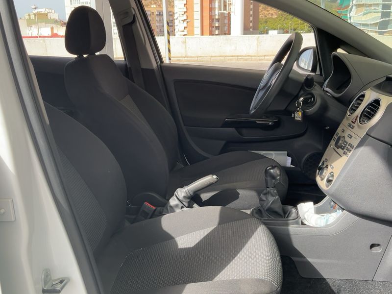 Opel Corsa 1.2 Essentia — zdjęcie 11